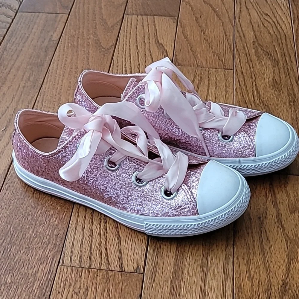 Converse shiny pink